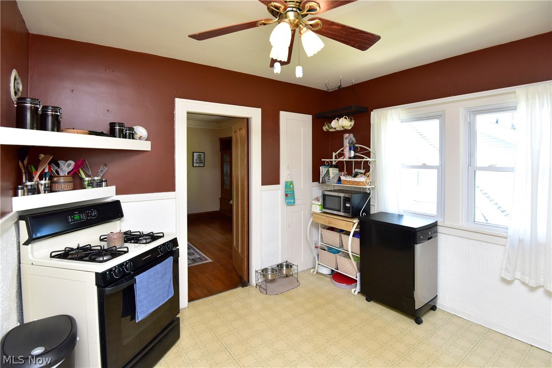 3957 Riveredge Road Cleveland, OH 44111 - Photo 16 of 34 Up kitchen