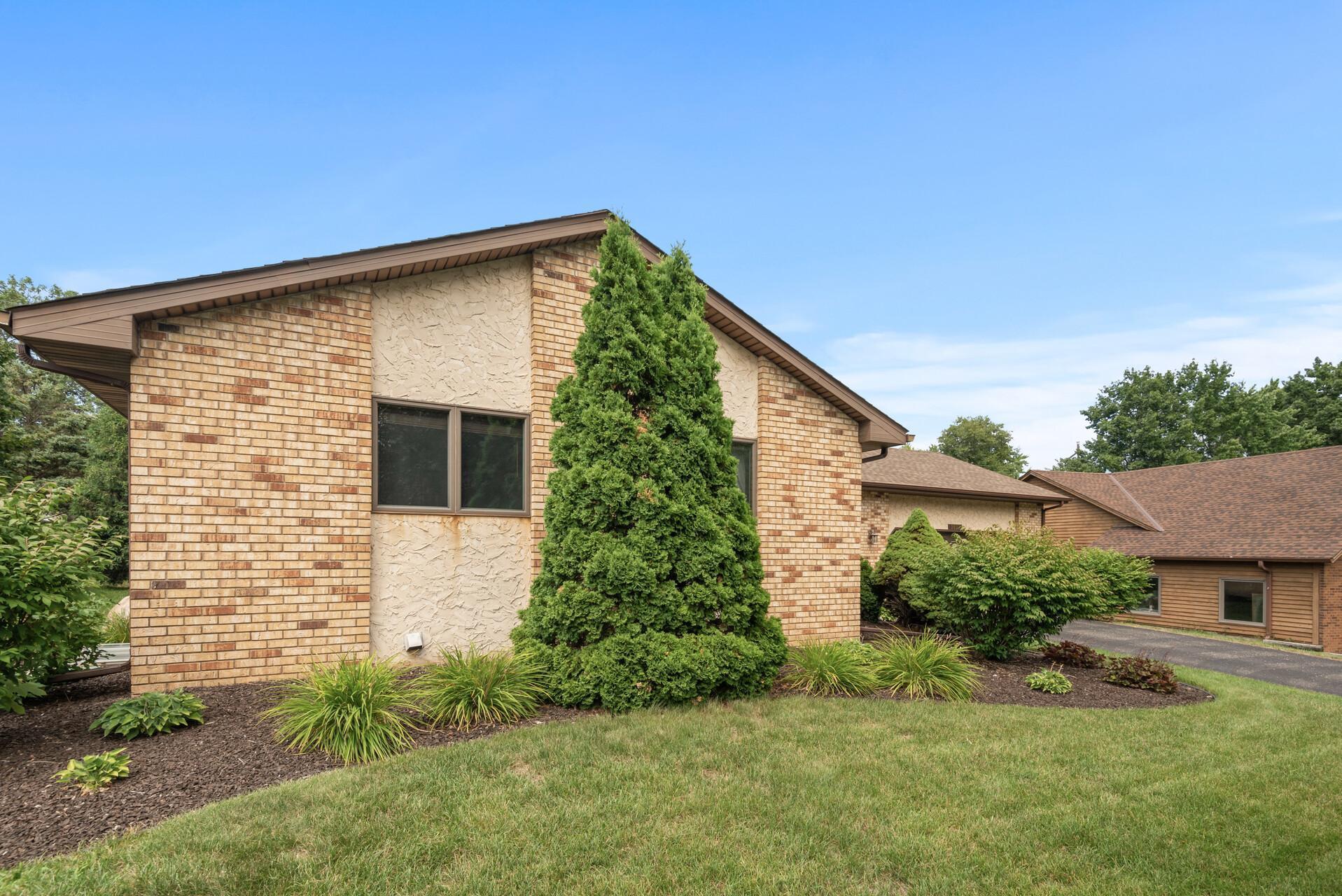 1027 Amble Road Shoreview, MN 55126 - Photo 3 of 46 Gallery Image 3