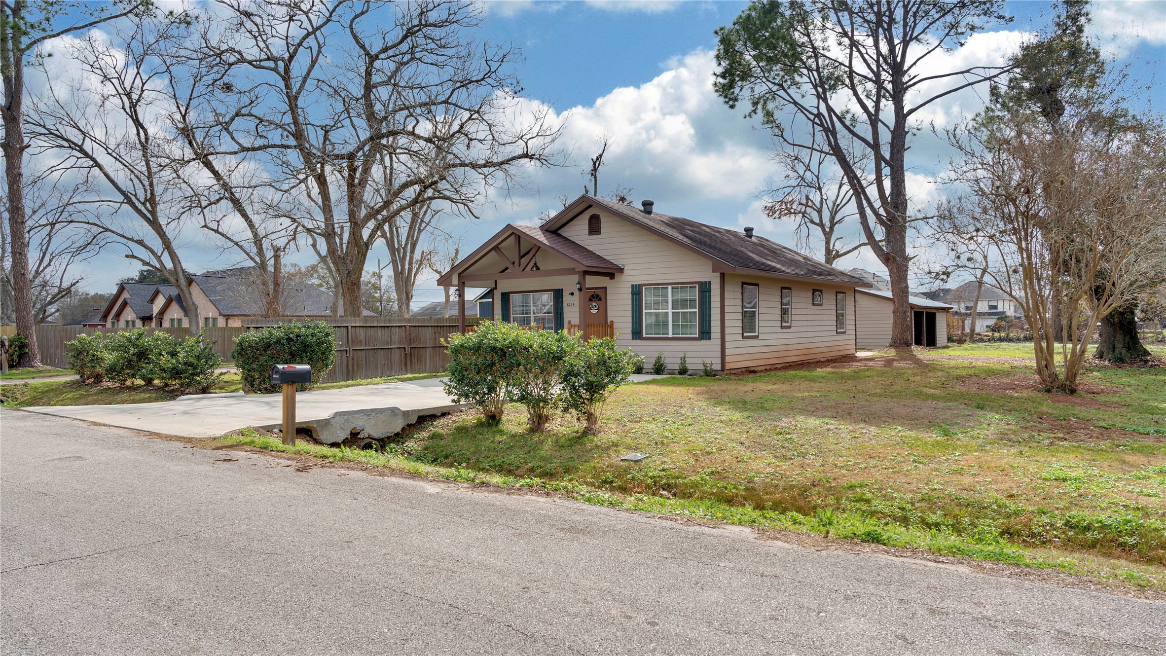 8214 Peekskill Lane Houston, TX 77075 - Photo 2 of 26