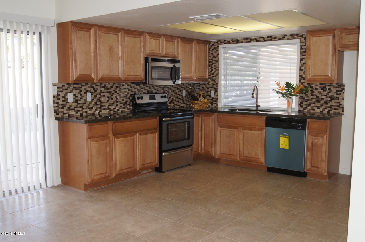 4201 West Hearn Road Phoenix, AZ 85053 - Photo 5 of 19 11