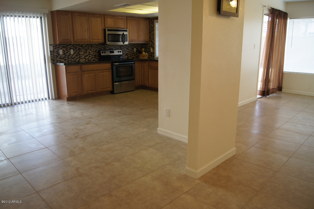 4201 West Hearn Road Phoenix, AZ 85053 - Photo 8 of 19 16