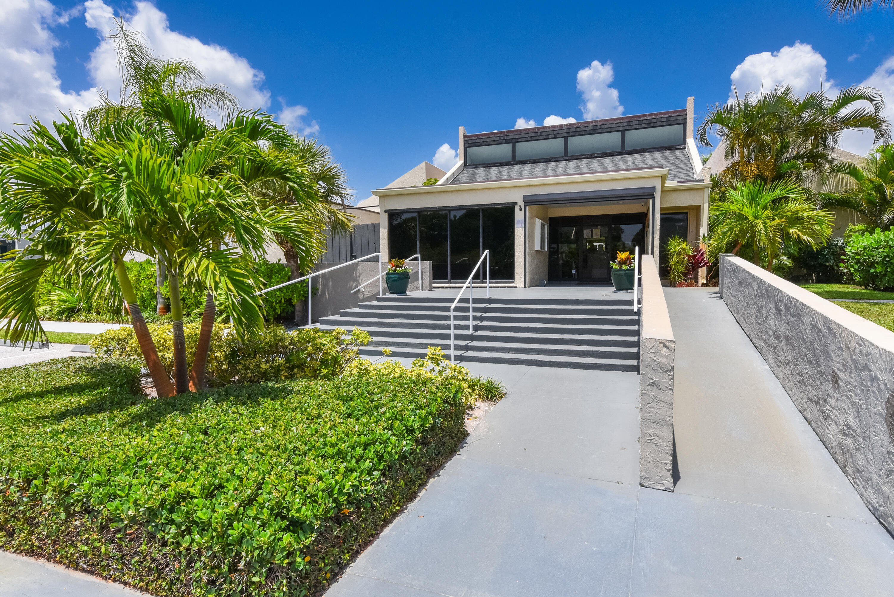 1605 Highway 1, Unit 1D Jupiter, FL 33477 - Photo 31 of 54 a view of a house with a yard