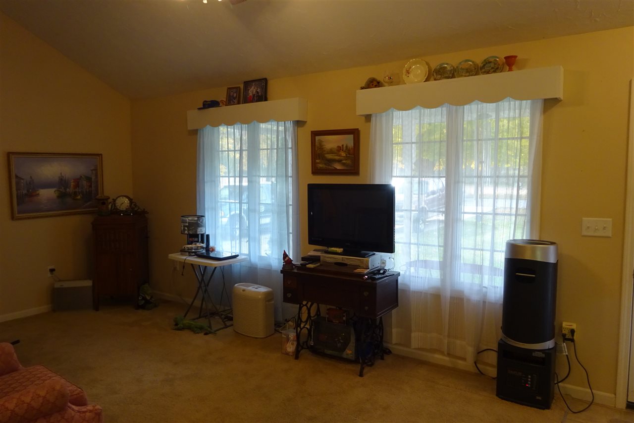 2815 Wabash Avenue Rochester, IN 46975 - Photo 3 of 32