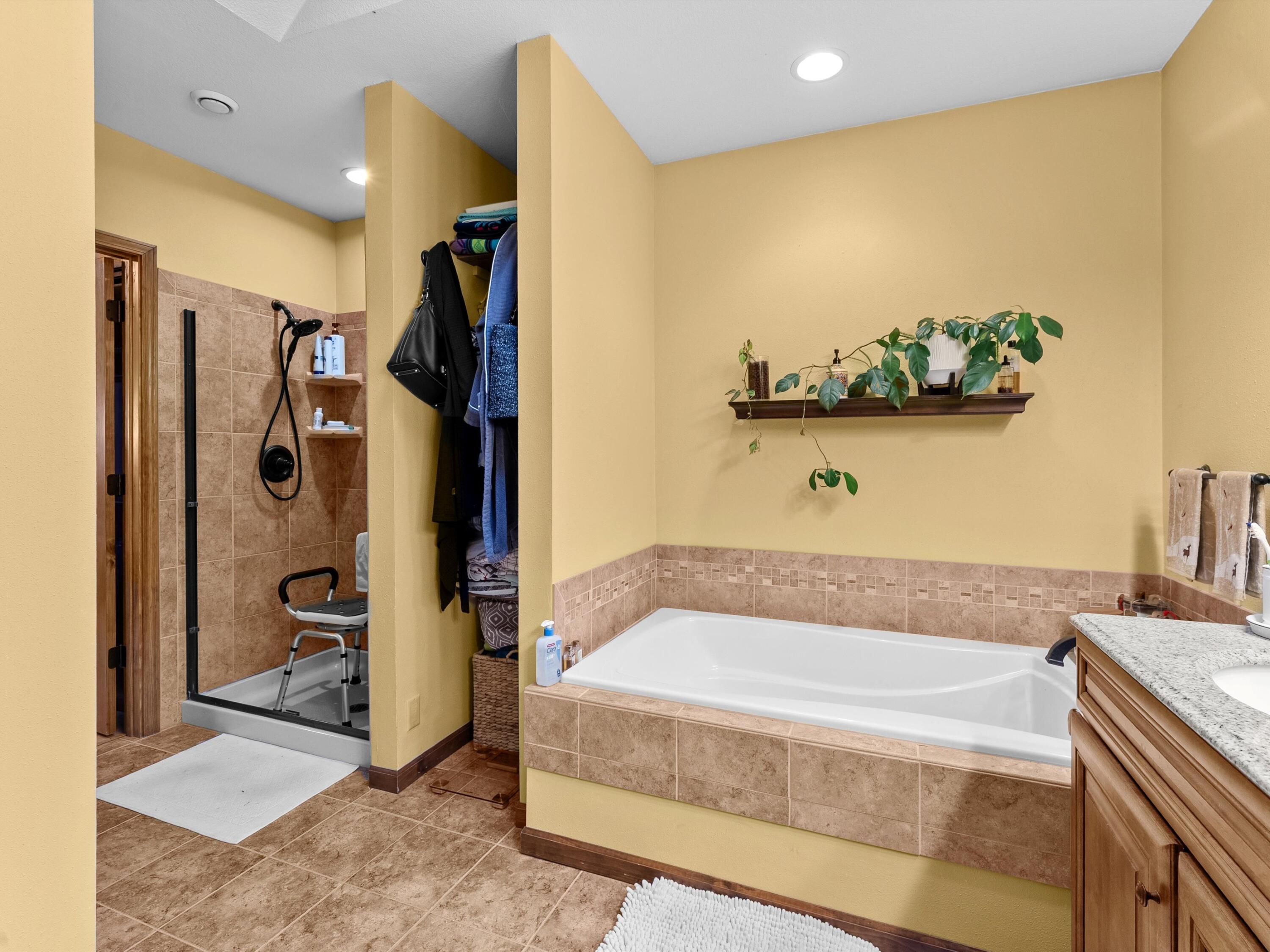 265 Lincoln Avenue Cleveland, WI 53015 - Photo 12 of 24 MBR View 2