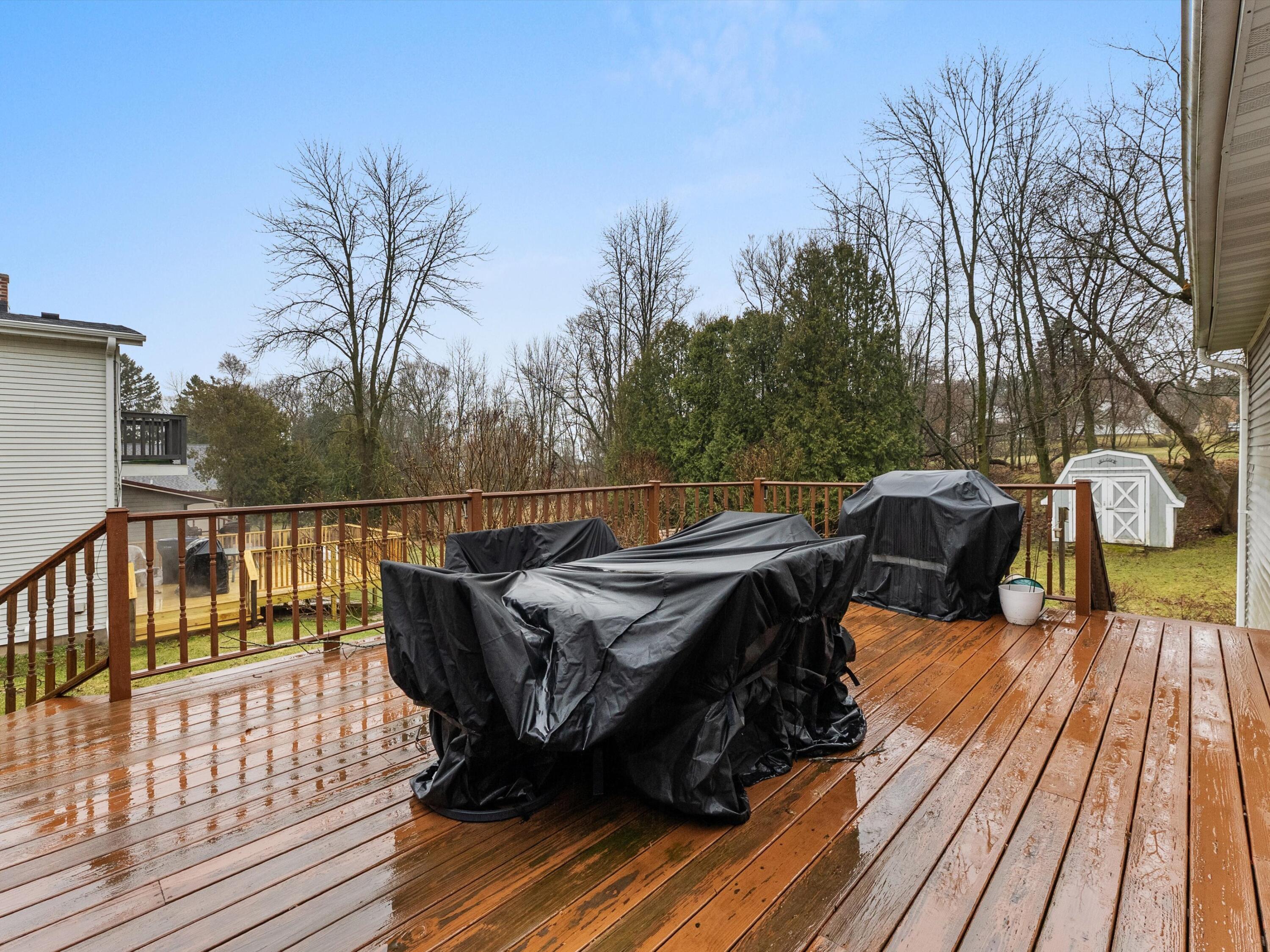 265 Lincoln Avenue Cleveland, WI 53015 - Photo 3 of 24 Deck