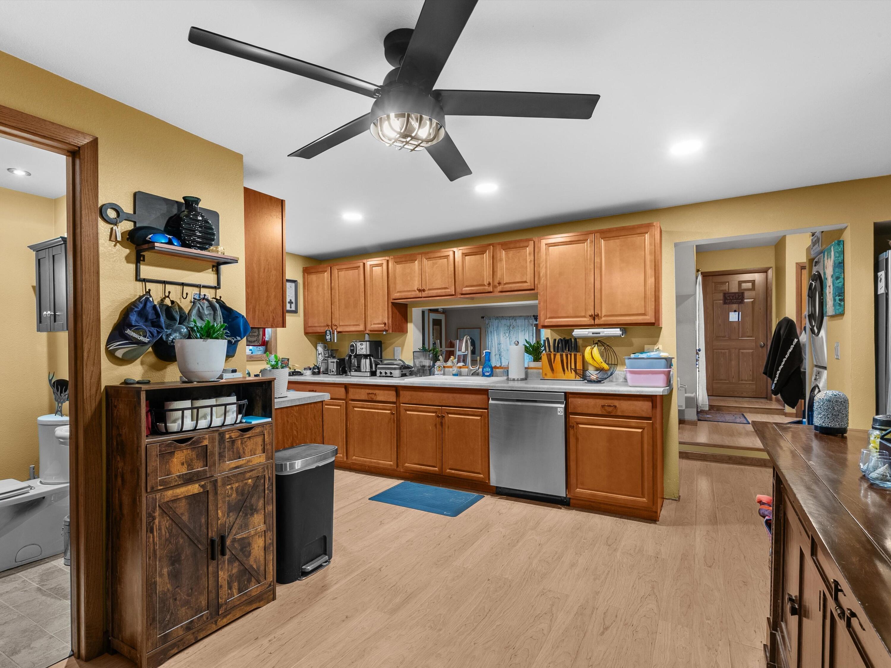 265 Lincoln Avenue Cleveland, WI 53015 - Photo 5 of 24 Kitchen View 1