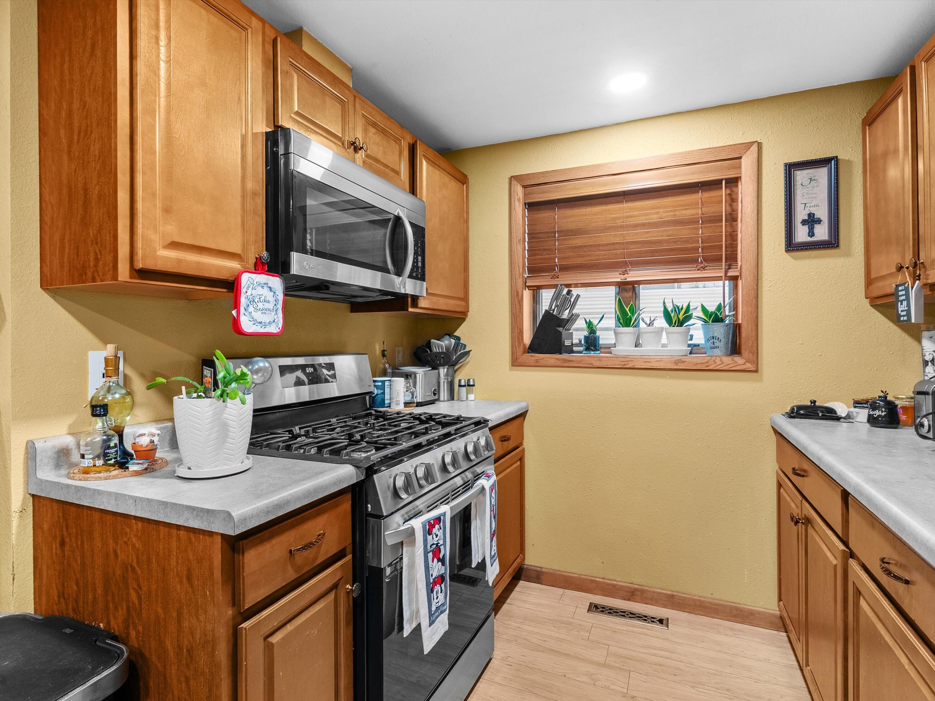 265 Lincoln Avenue Cleveland, WI 53015 - Photo 6 of 24 Kitchen View 2