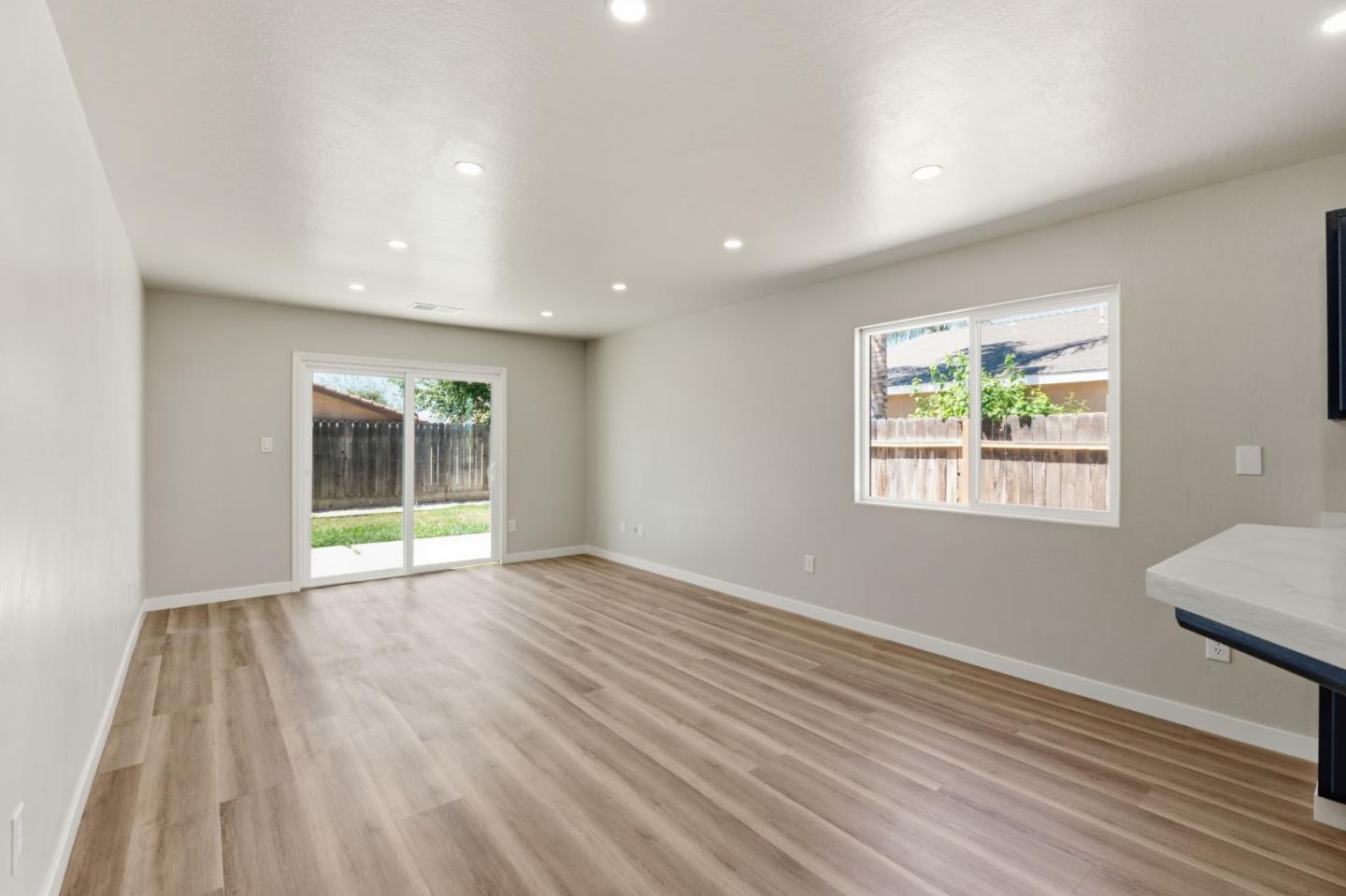 3709 Harris Road Bakersfield, CA 93313 - Photo 16 of 42