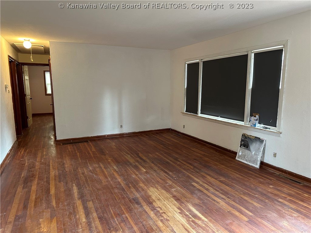 1941 Sandhill Road Point Pleasant, WV 25550 - Photo 6 of 25 Living Room