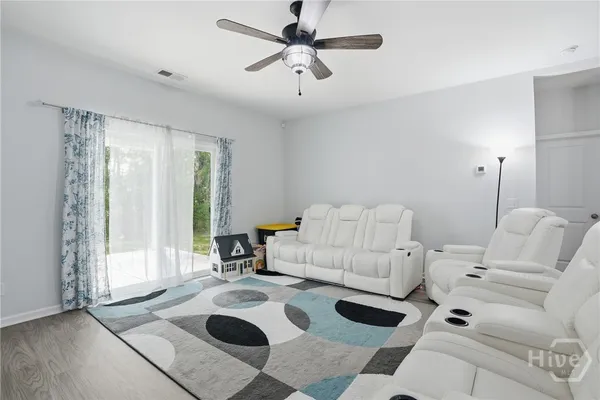 $2,550 | 17 Crown Court, Richmond Hill, GA 31324