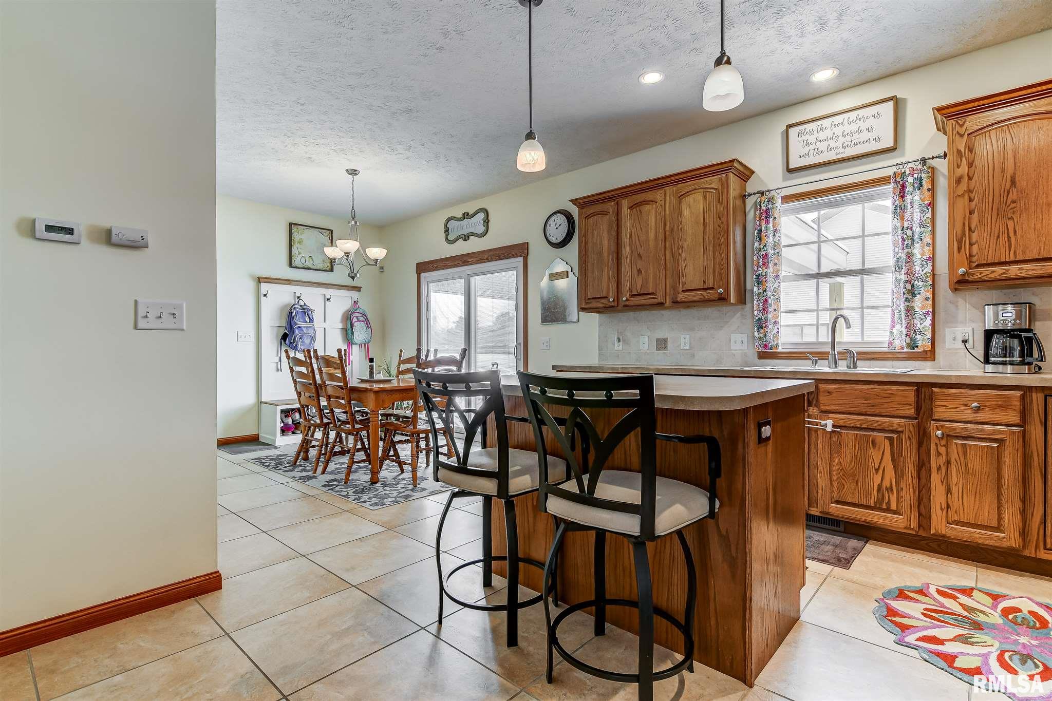 504 Old Timbers Rochester, IL 62563 - Photo 8 of 43
