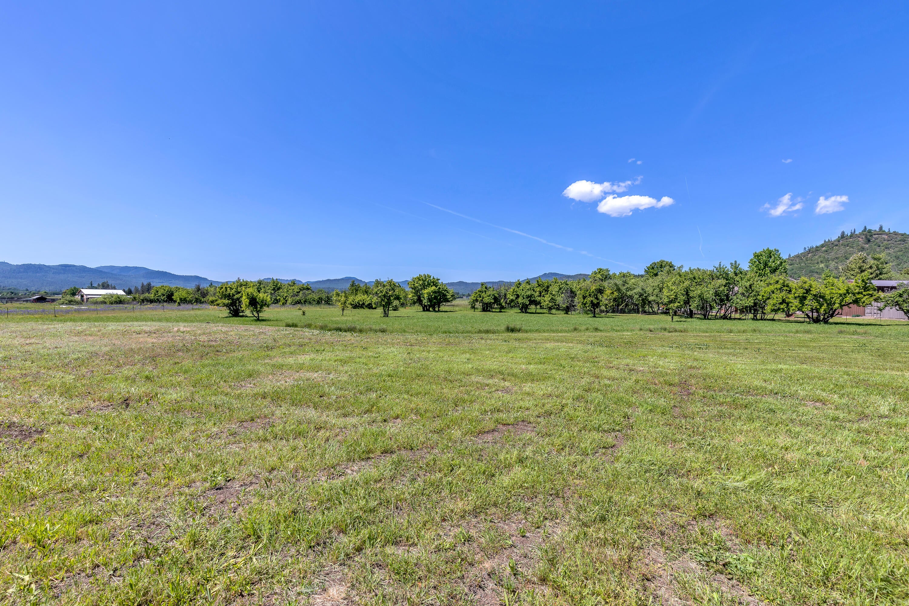 14399 Avalon Road White City, OR 97503 - Photo 38 of 38 Five level acres with views!