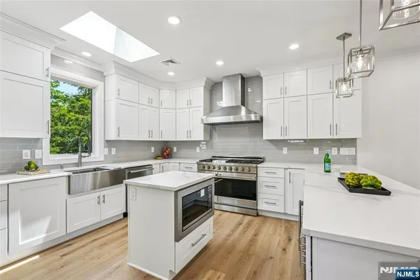 $1,995,000 | 492 Oaktree Road, Oradell, NJ 07649