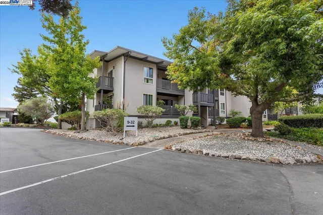 $540,000 | 19100 Crest Avenue, Unit 30, Castro Valley, CA 94546