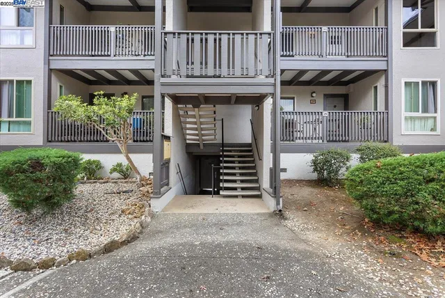 $540,000 | 19100 Crest Avenue, Unit 30, Castro Valley, CA 94546