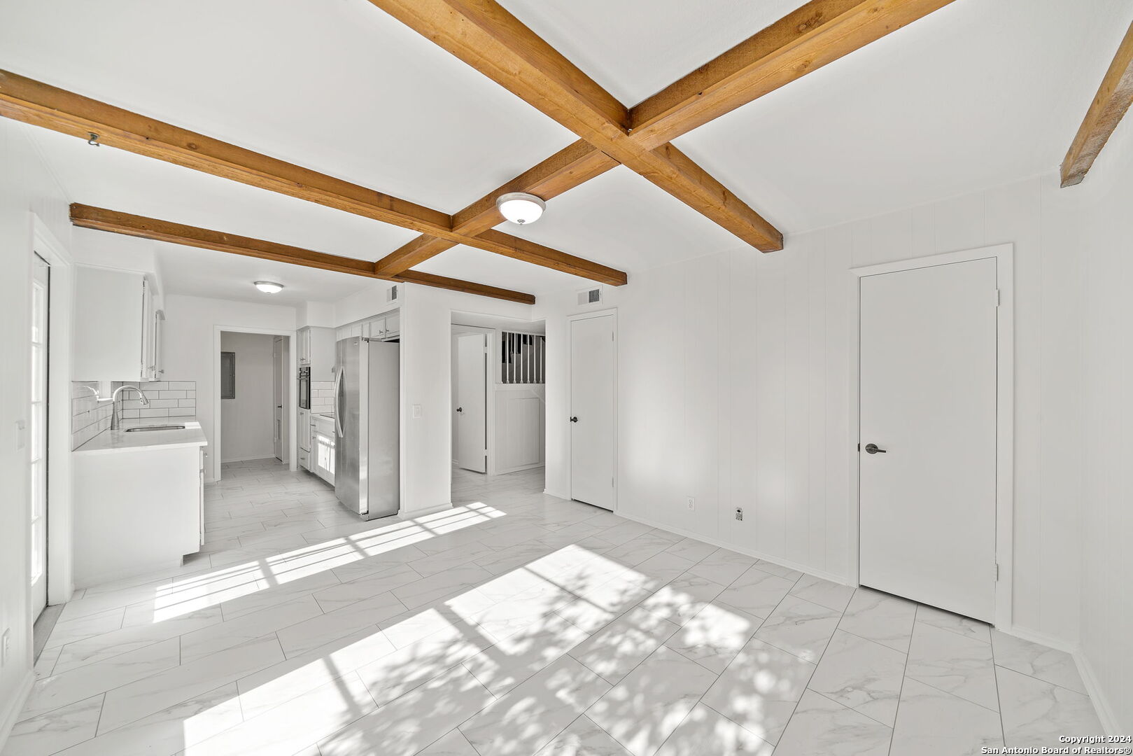 6106 Vance Jackson Road, Unit 50 San Antonio, TX 78230 - Photo 19 of 30 a view of a hallway with a chandelier