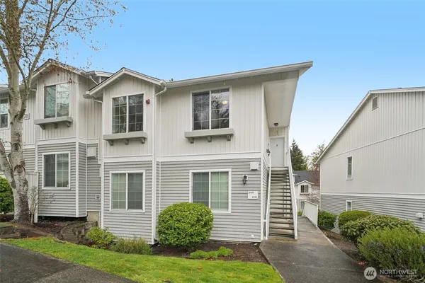 $375,000 | 2906 Southeast 8th Place, Unit 2111, Renton, WA 98058