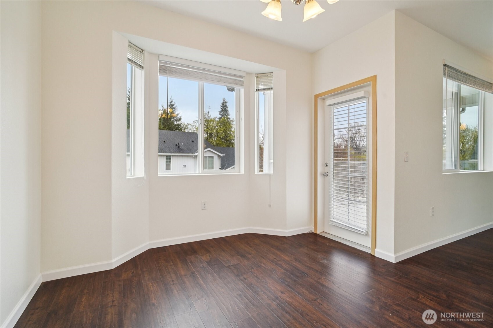 2906 Southeast 8th Place, Unit 2111 Renton, WA 98058 - Photo 4 of 27