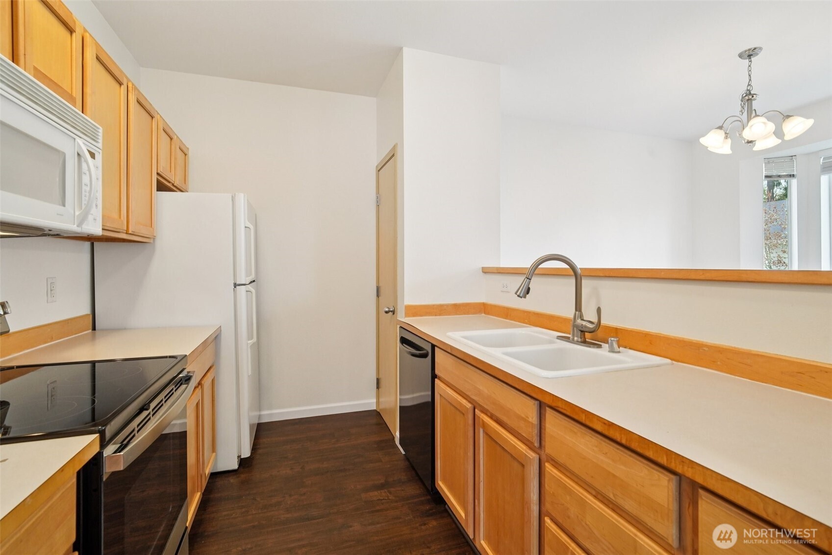 2906 Southeast 8th Place, Unit 2111 Renton, WA 98058 - Photo 10 of 27