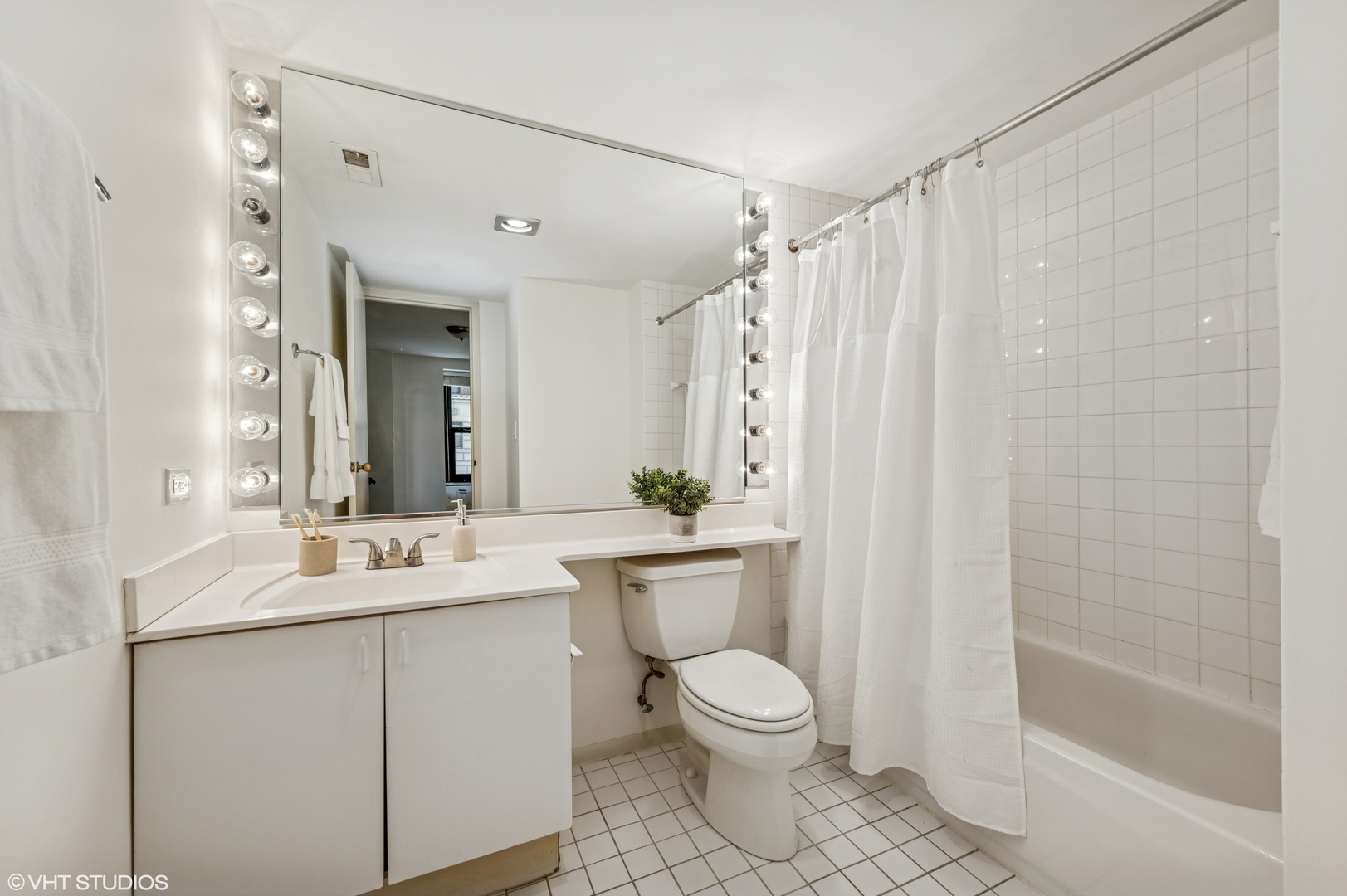 40 East Delaware Place, Unit 301 Chicago, IL 60611 - Photo 15 of 21 a bathroom with a sink a toilet and shower
