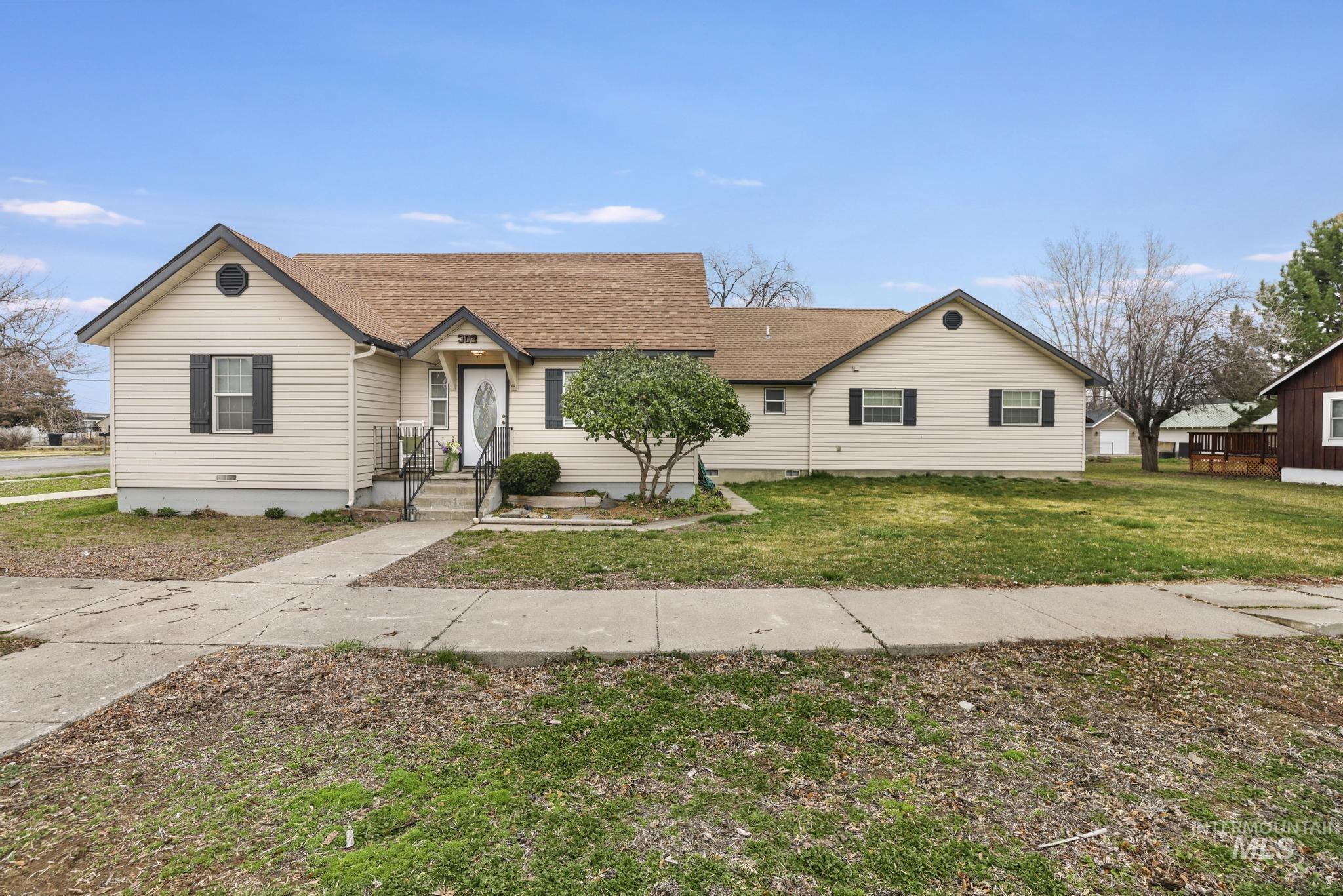 302 Nevada Street Gooding, ID 83330 - Photo 4 of 29