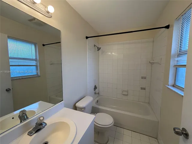 $1,900 | 910 Cypress Way East, Palm Springs, FL 33406