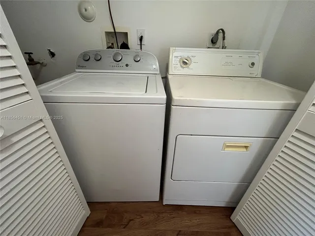 $1,900 | 910 Cypress Way East, Palm Springs, FL 33406