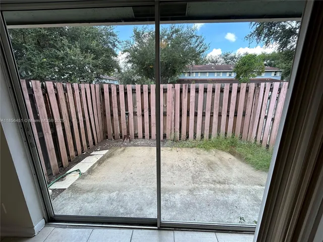 $1,900 | 910 Cypress Way East, Palm Springs, FL 33406