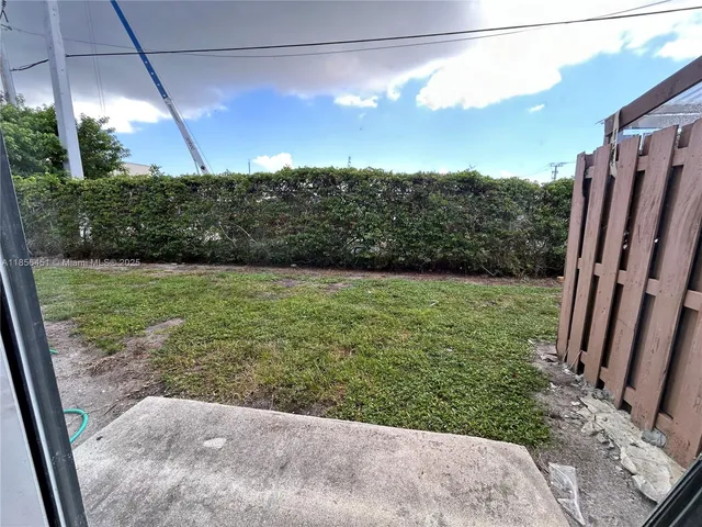 $1,900 | 910 Cypress Way East, Palm Springs, FL 33406