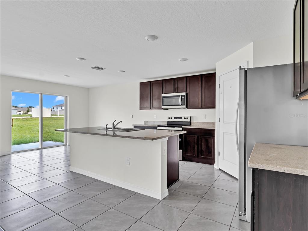 16523 Windmill Forge Pass Wimauma, FL 33598 - Photo 6 of 36
