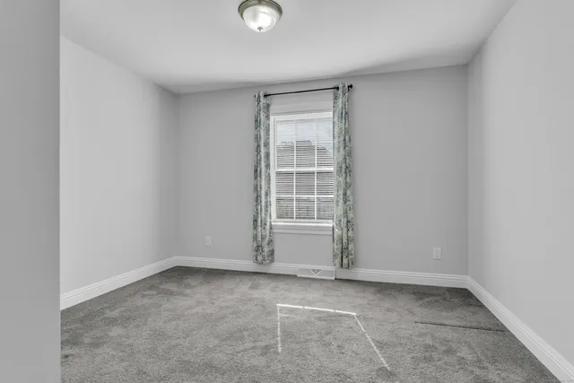 $228,000 | 1 High Ridge Circle, Montville, CT 06382