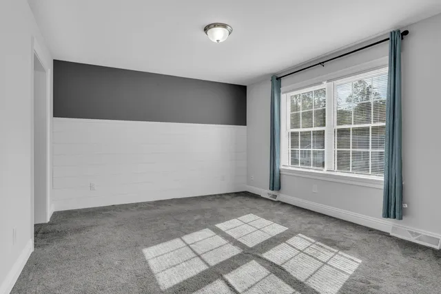 $228,000 | 1 High Ridge Circle, Montville, CT 06382