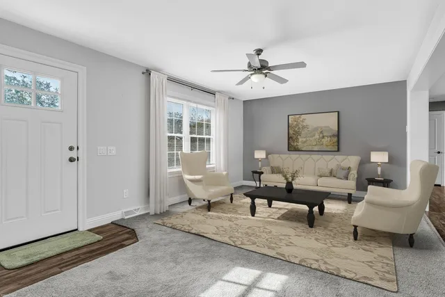 $228,000 | 1 High Ridge Circle, Montville, CT 06382