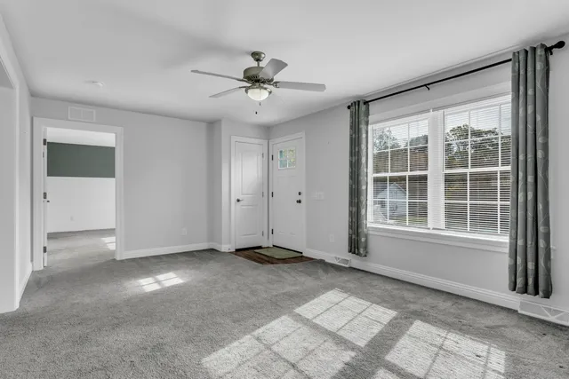 $228,000 | 1 High Ridge Circle, Montville, CT 06382