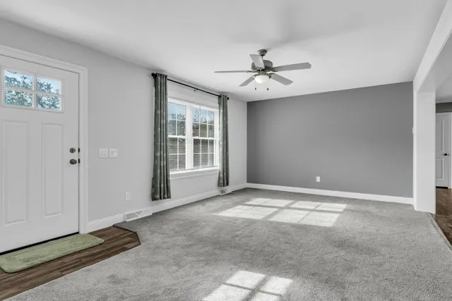 $228,000 | 1 High Ridge Circle, Montville, CT 06382