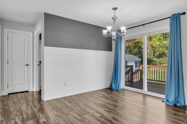 $228,000 | 1 High Ridge Circle, Montville, CT 06382