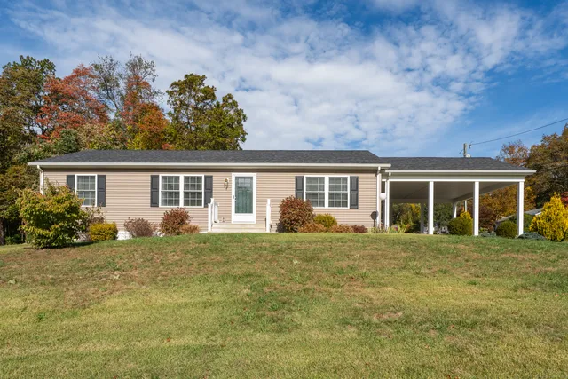 $228,000 | 1 High Ridge Circle, Montville, CT 06382