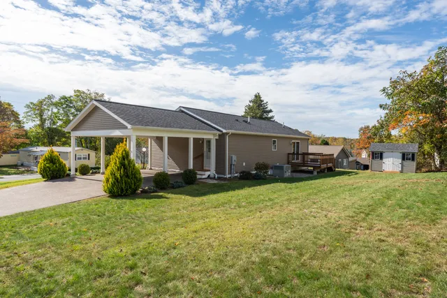 $228,000 | 1 High Ridge Circle, Montville, CT 06382