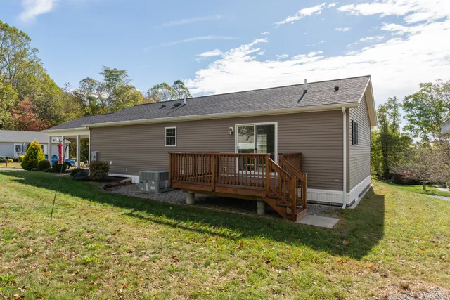 $228,000 | 1 High Ridge Circle, Montville, CT 06382