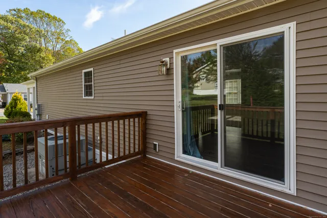 $228,000 | 1 High Ridge Circle, Montville, CT 06382