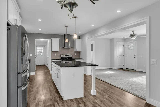 $228,000 | 1 High Ridge Circle, Montville, CT 06382