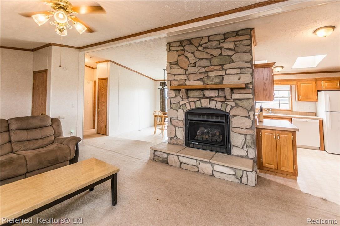 9384 South Nichols Road Gaines, MI 48436 - Photo 4 of 17 DSC_7570.jpg