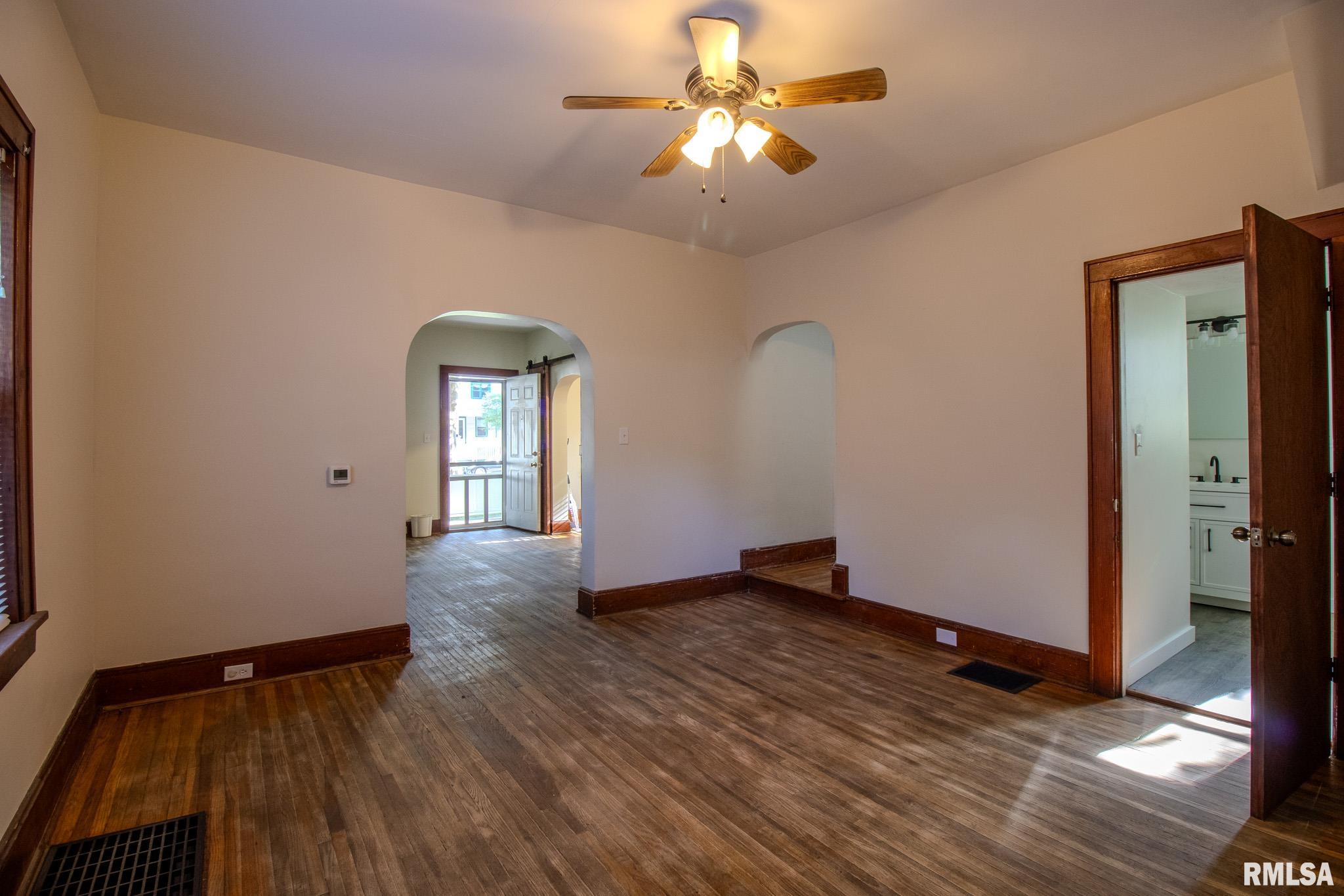 905 West Taylor Street Bloomington, IL 61701 - Photo 6 of 22