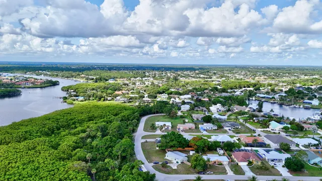 $1,250,000 | 702 Southeast Adams Court, Port St. Lucie, FL 34984