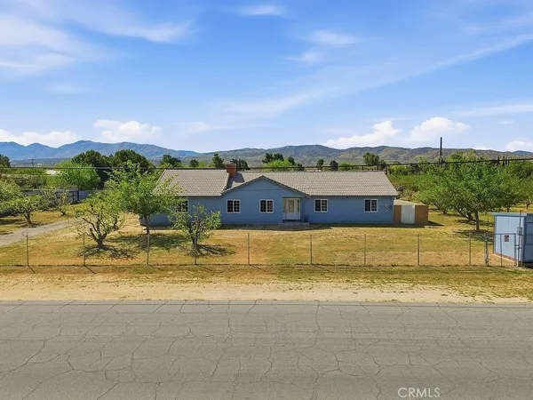 $895,500 | 7624 East Avenue U, Littlerock, CA 93543