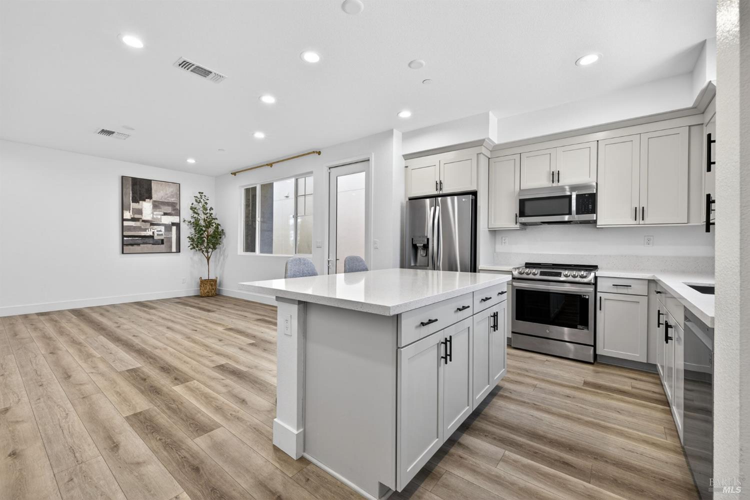 2782 Bella Circle Santa Rosa, CA 95407 - Photo 3 of 45