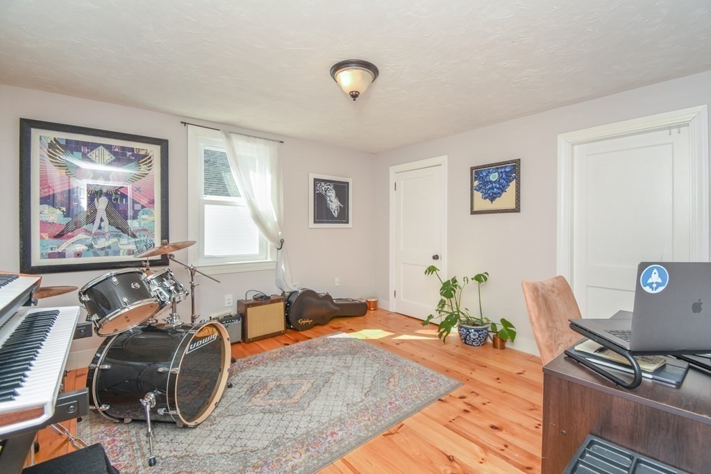 872 Northfield Road Lunenburg, MA 01462 - Photo 22 of 39