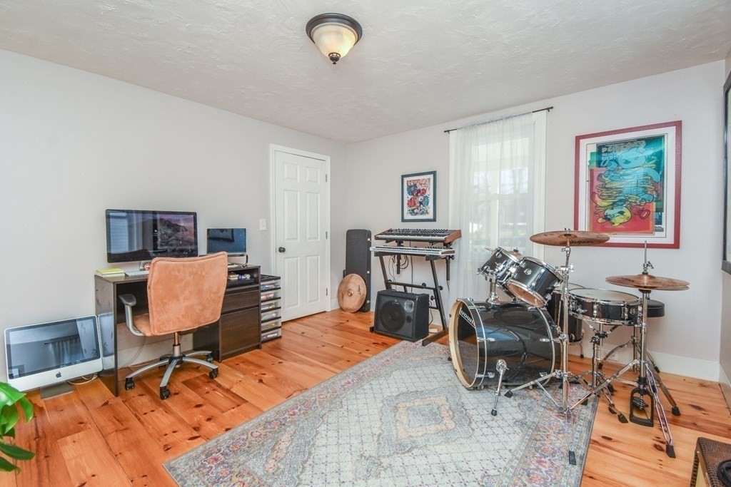 872 Northfield Road Lunenburg, MA 01462 - Photo 24 of 39