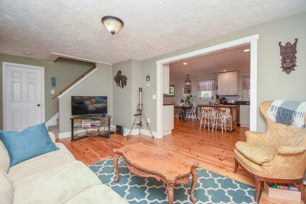 872 Northfield Road Lunenburg, MA 01462 - Photo 9 of 39