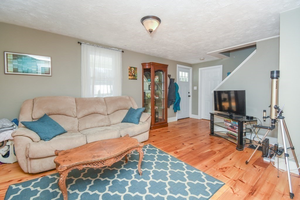 872 Northfield Road Lunenburg, MA 01462 - Photo 10 of 39
